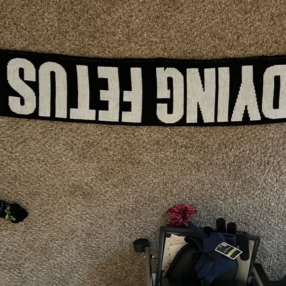 Dying fetus knit scarf - Picture 5 of 5